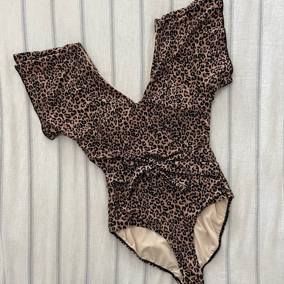 Albion One Piece - Picture 2 of 3